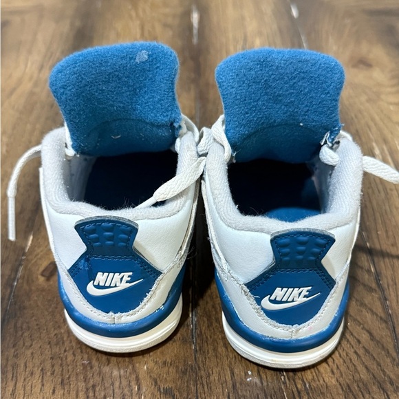 Jordan Kids Sneakers in White and Blue Size 8C - Picture 4 of 4